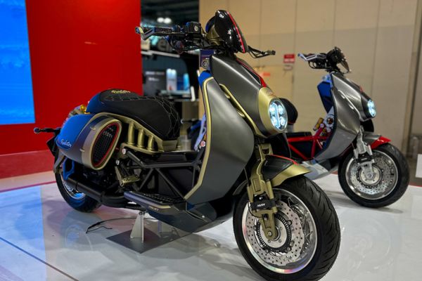 italjet-roadster-eicma-0728E27B26-37C3-3AA8-CF59-54E45D88F131.jpg
